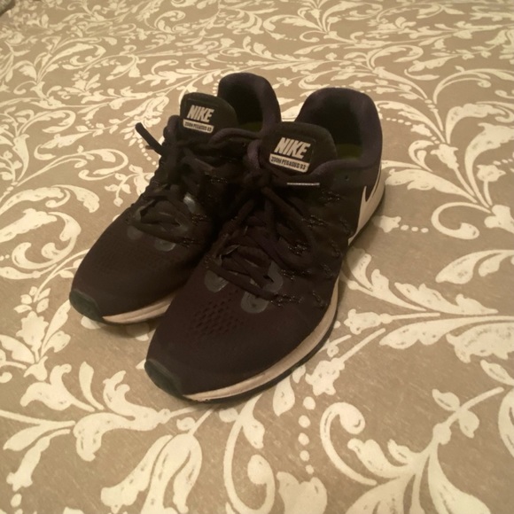Nike Shoes - Zoom Pegasus Nikes